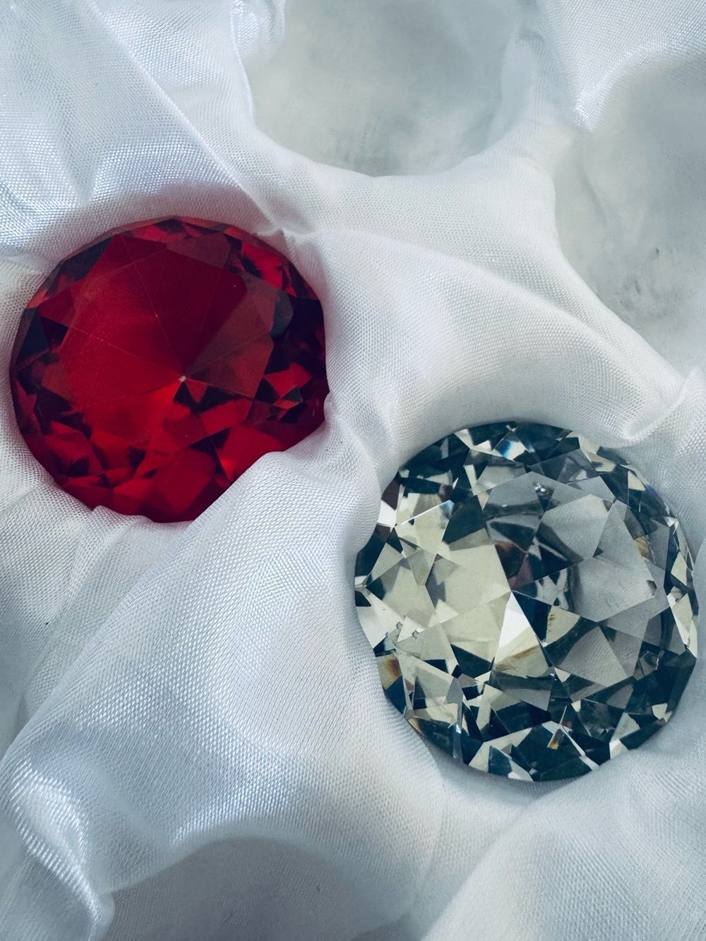Diamond Shape Crystal Paperweight Loose Jewels Set Red